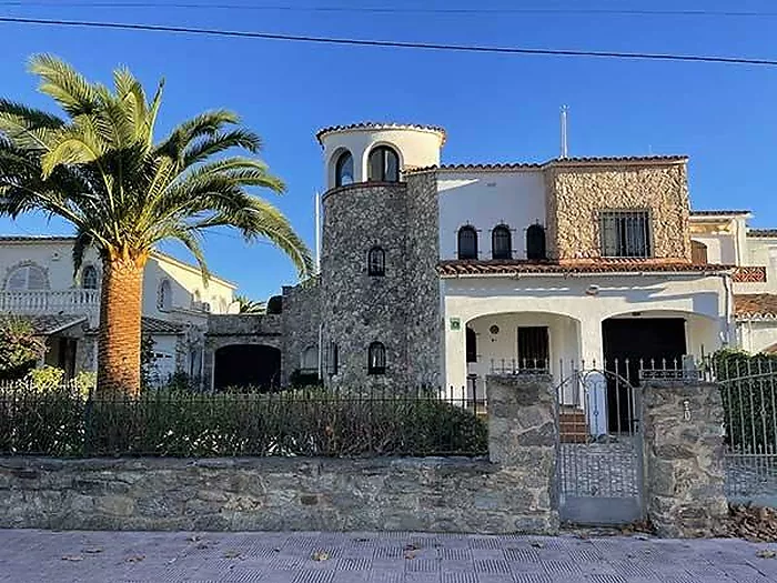 Casa en venda a Empuriabrava al sector Salins