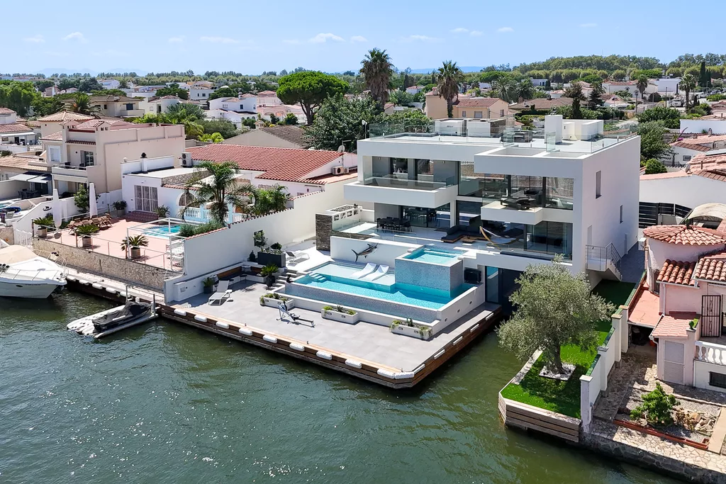 Maison à vendre à Empuriabrava au canal large