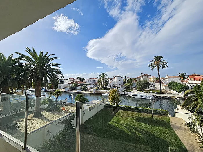 Casa en venta en Empuriabrava al canal ancho