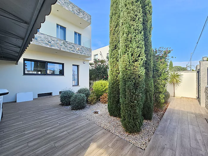 Casa en venta en Empuriabrava al canal ancho