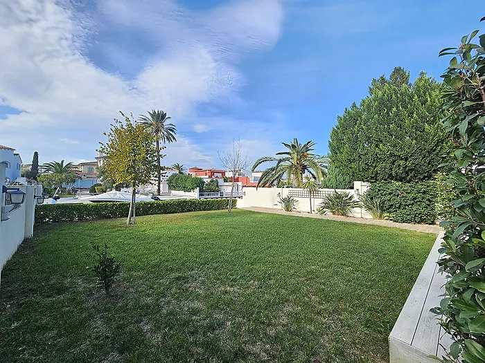 Casa en venta en Empuriabrava al canal ancho