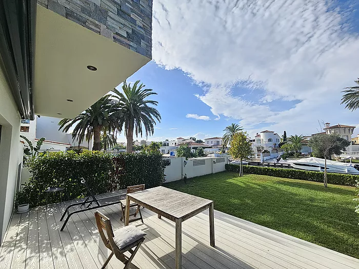 Casa en venta en Empuriabrava al canal ancho