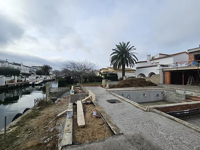 Haus zum Verkauf in Empuriabrava mit Liegeplatz