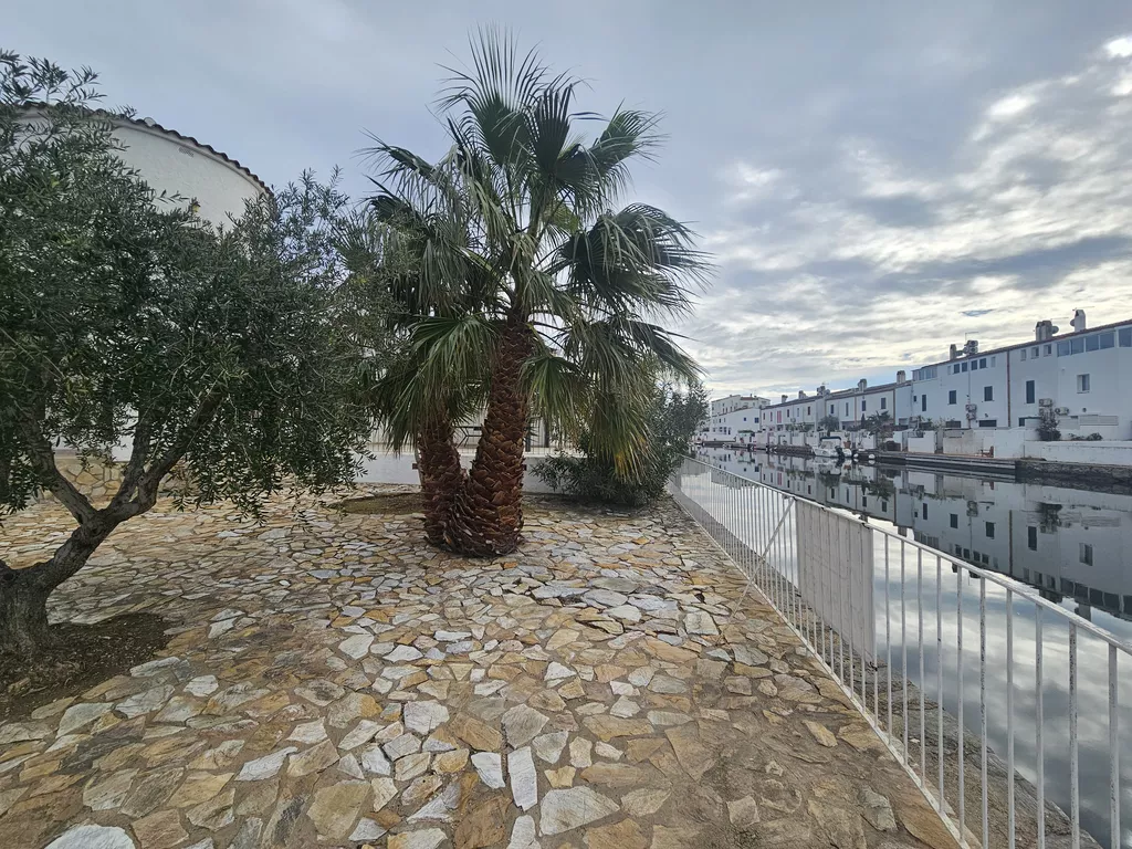 Maison à vendre à Empuriabrava au canal large