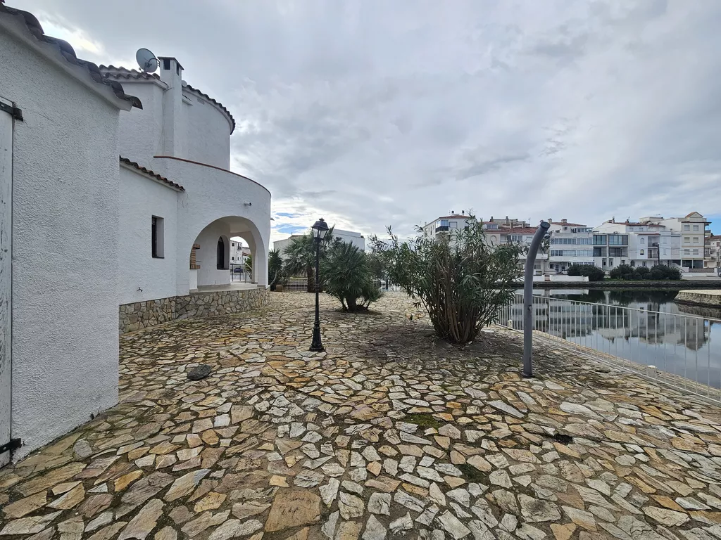 Maison à vendre à Empuriabrava au canal large