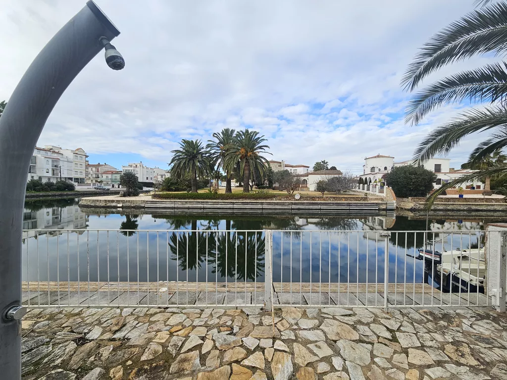 Maison à vendre à Empuriabrava au canal large