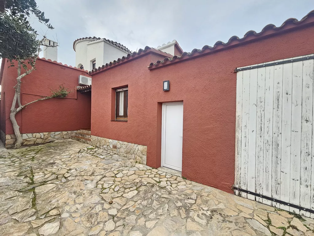 Casa en venta en Empuriabrava al canal ancho