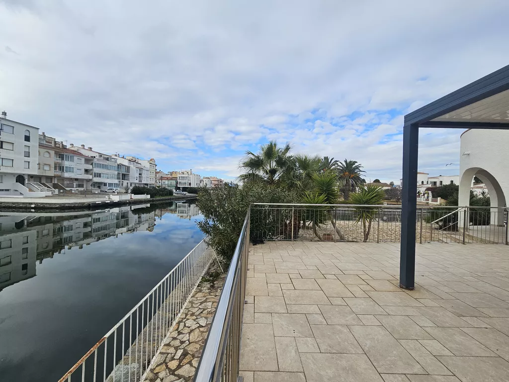 Maison à vendre à Empuriabrava au canal large