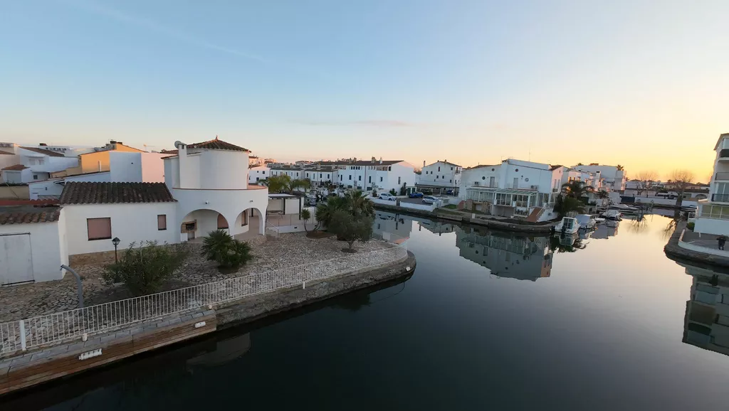 Maison à vendre à Empuriabrava au canal large