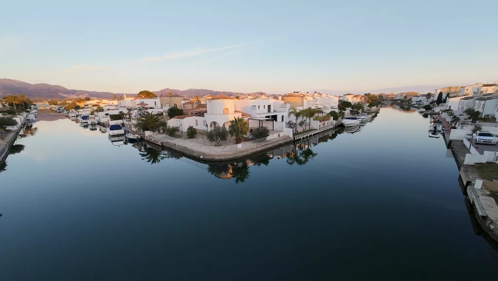 Maison à vendre à Empuriabrava au canal large