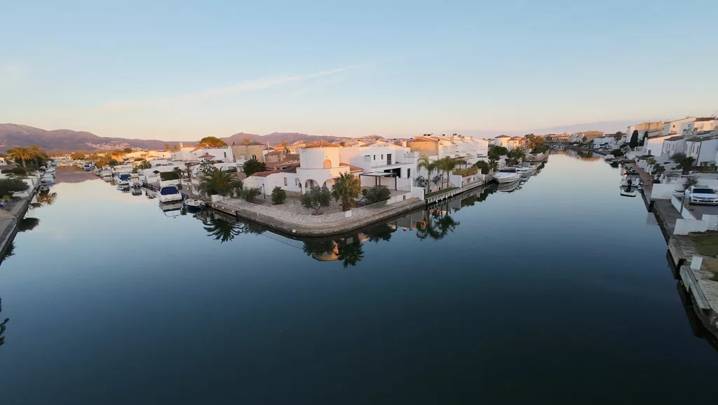 Maison à vendre à Empuriabrava au canal large