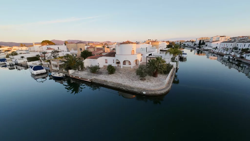 Maison à vendre à Empuriabrava au canal large