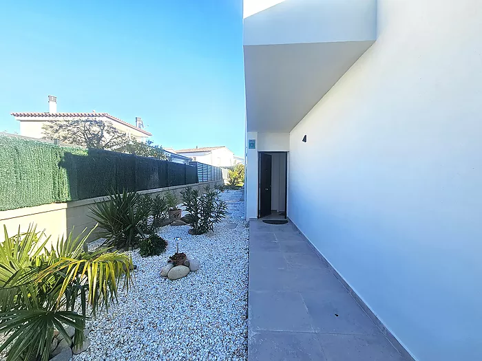 Moderna casa en venta en Les Garrigues (Roses)