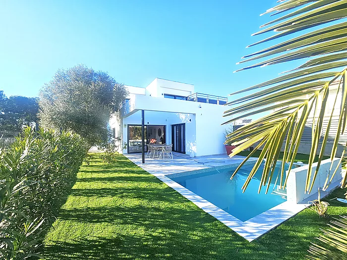 Moderna casa en venta en Les Garrigues (Roses)