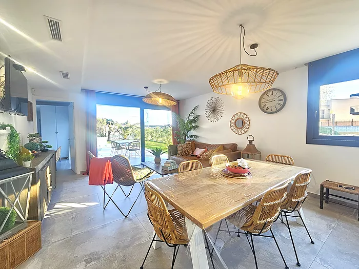 Moderna casa en venta en Les Garrigues (Roses)